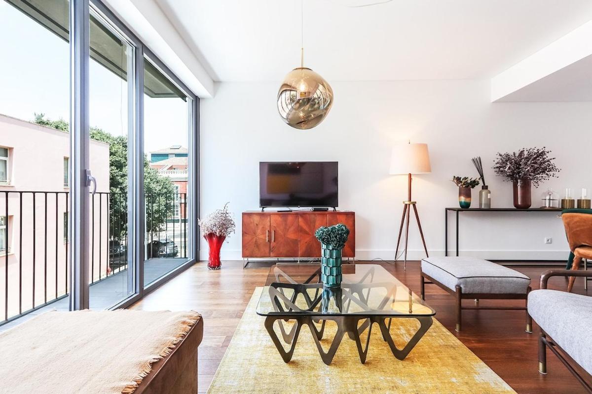 Alcantara Lovely With Balcony 2 Bdr With Ac Apartment Lissabon
