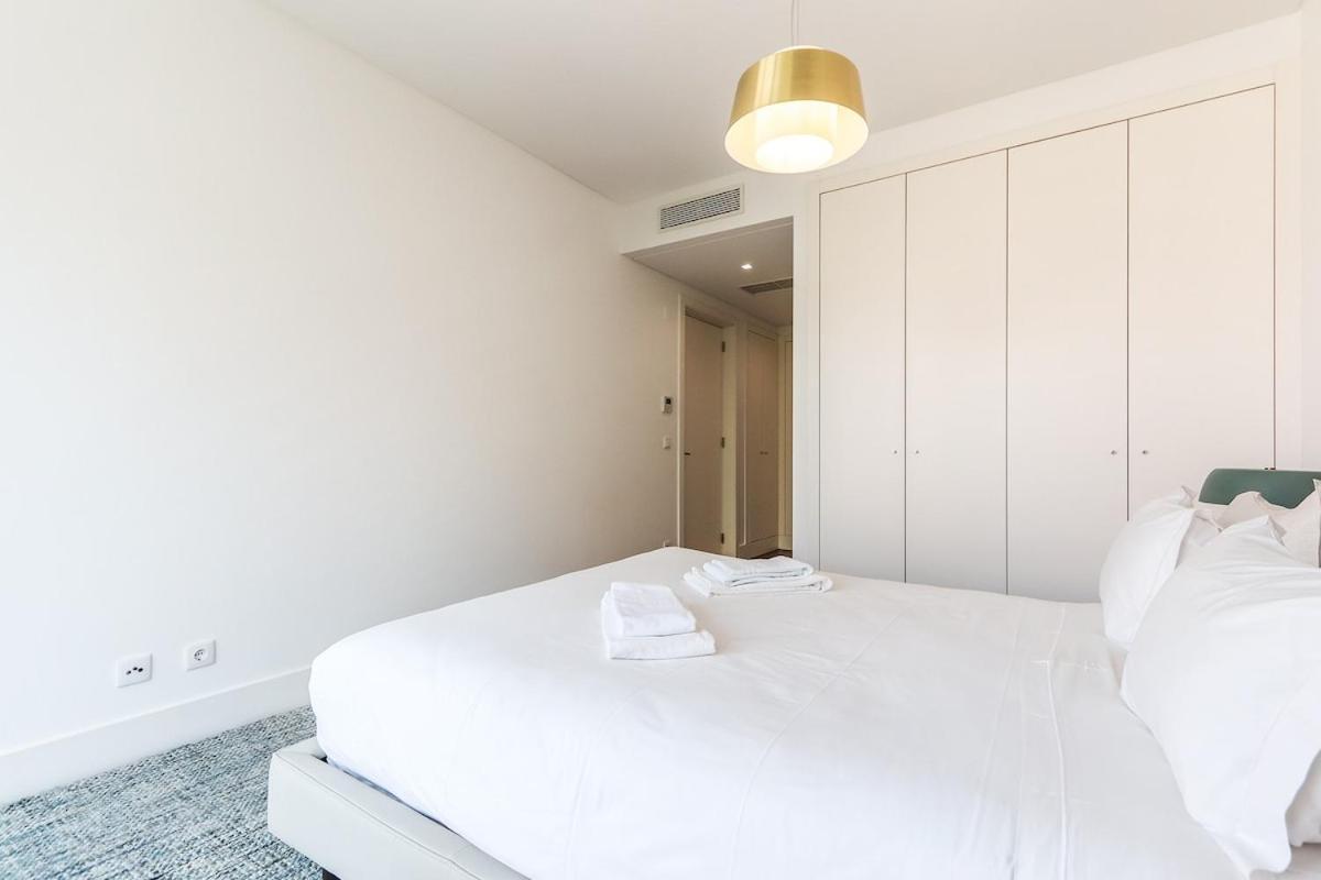 Alcantara Lovely With Balcony 2 Bdr With Ac Lissabon