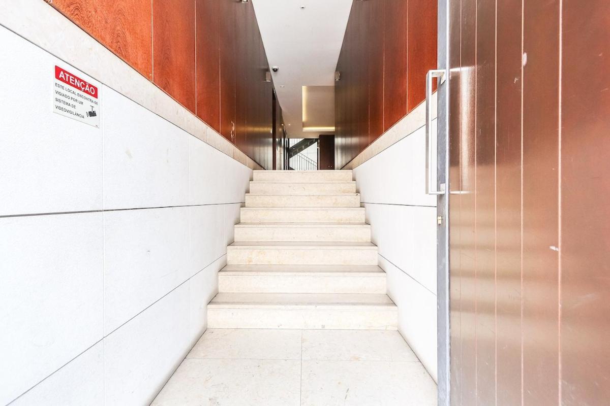 Alcantara Lovely With Balcony 2 Bdr With Ac * Lissabon